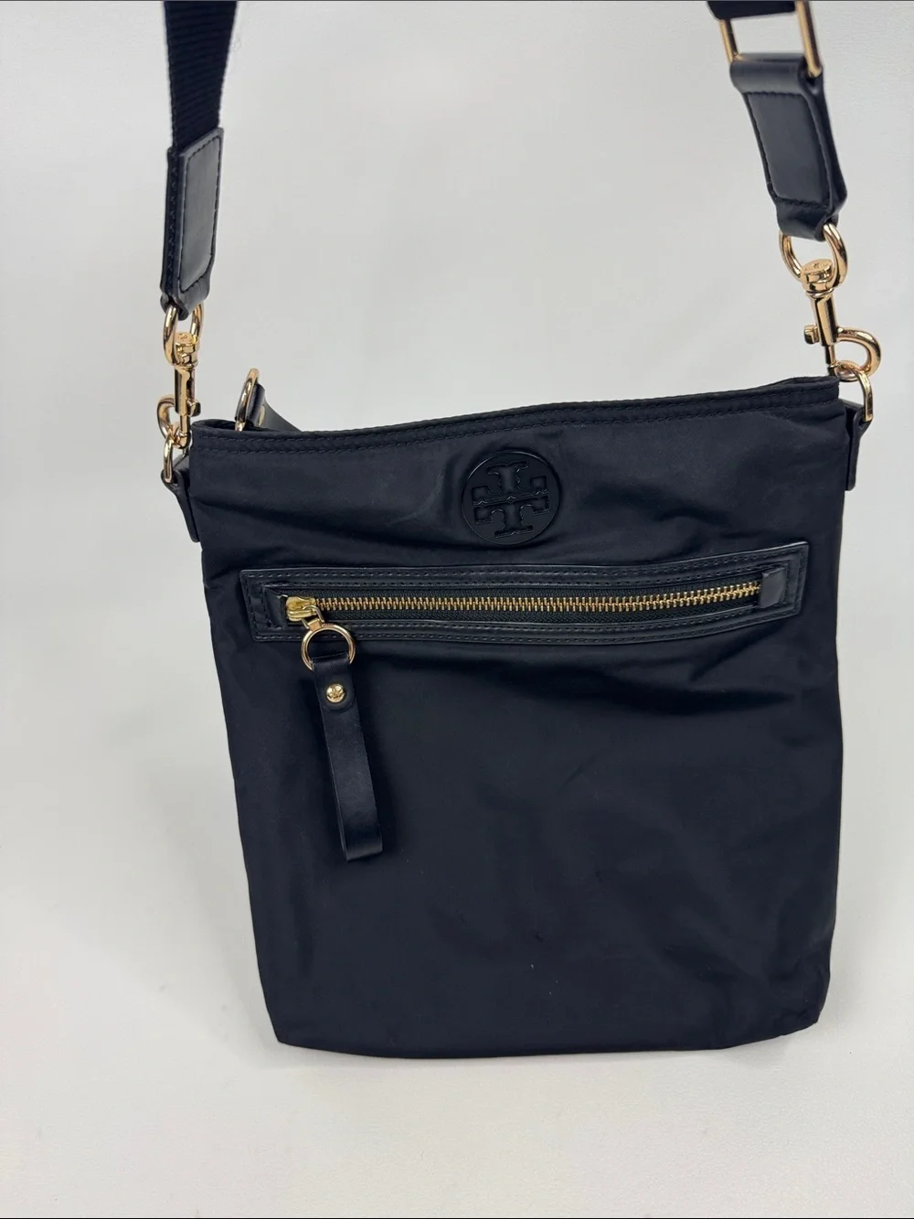 Tory Burch Black Nylon Crossbody Gold Zip Hardware Adjustable strap Designer